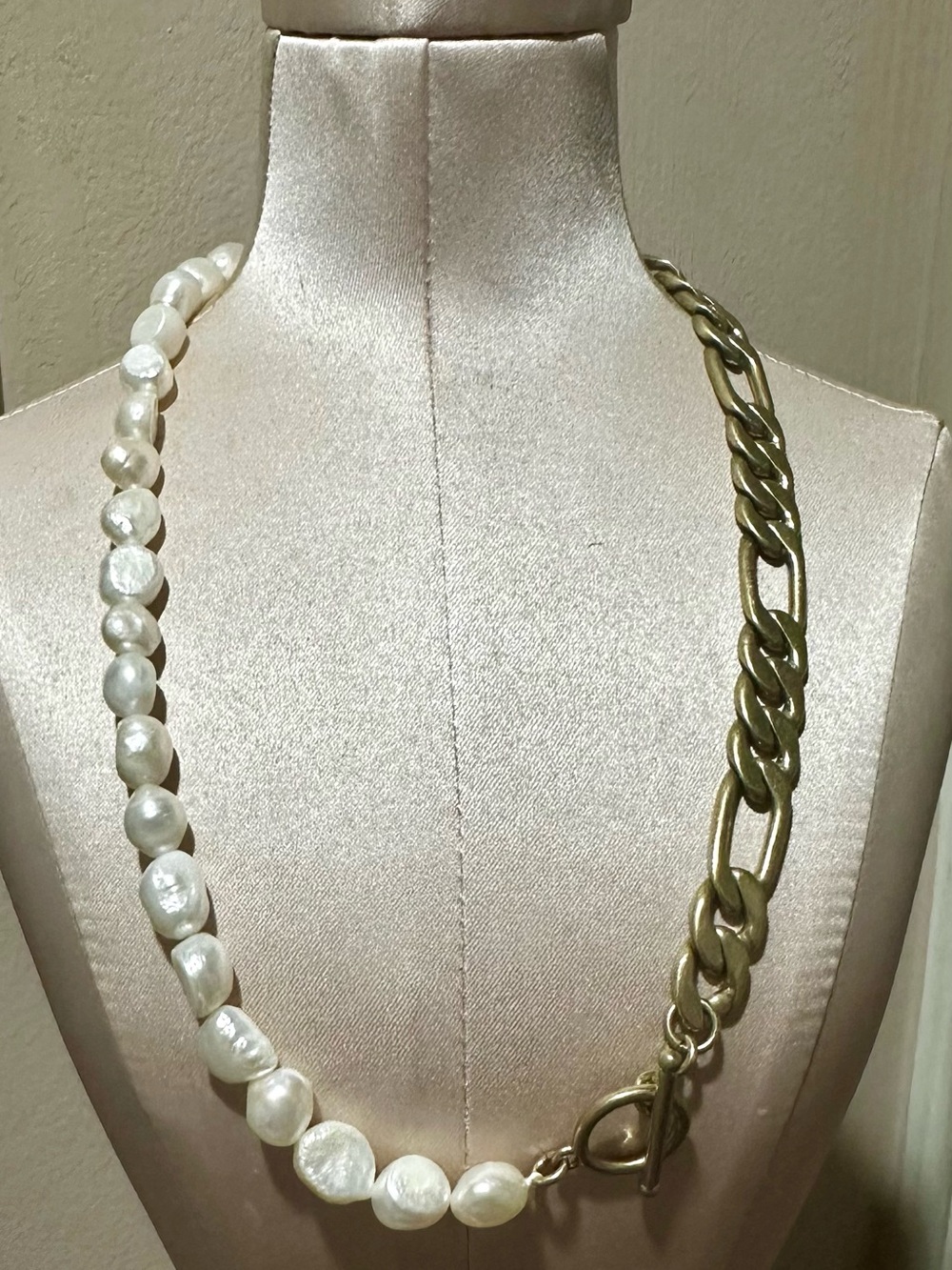 Banana Republic Classic Pearl and Chain Mixed-Media Necklace - Toggle Closure